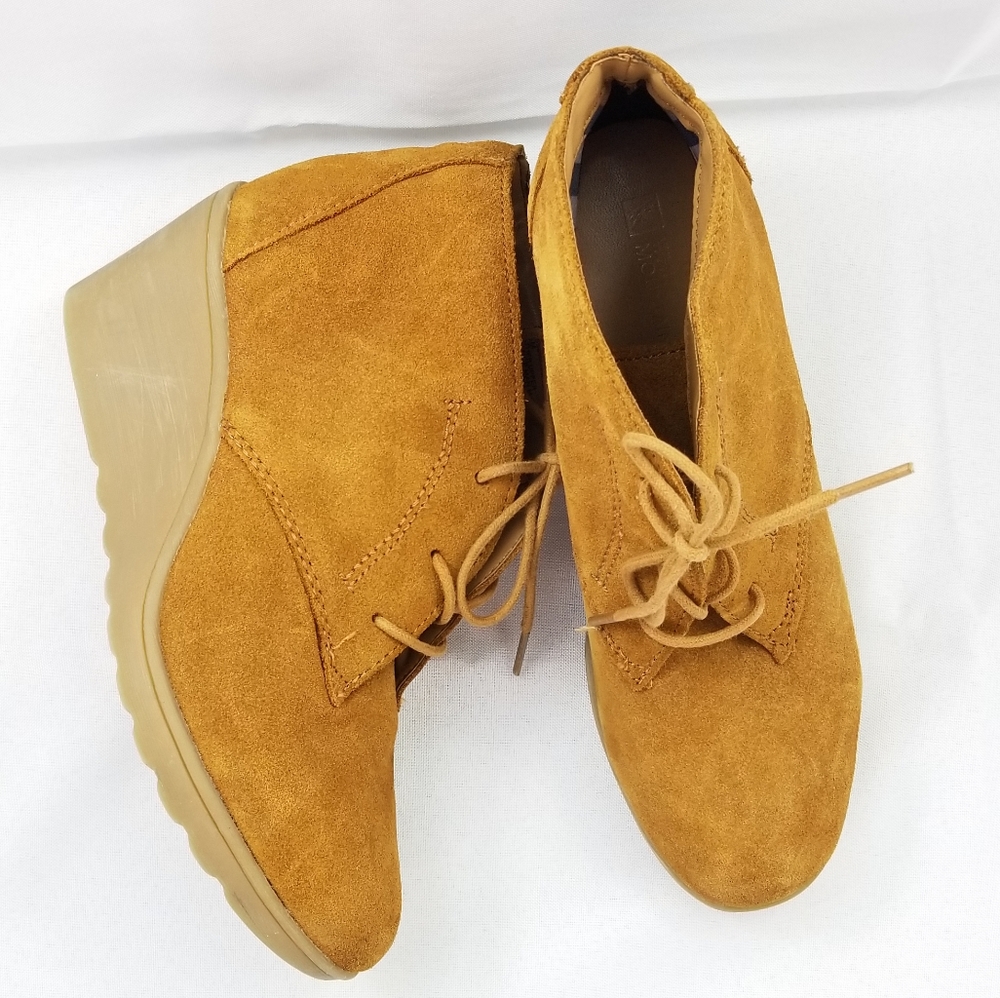 White Mountain wedge bootie size 8.5M